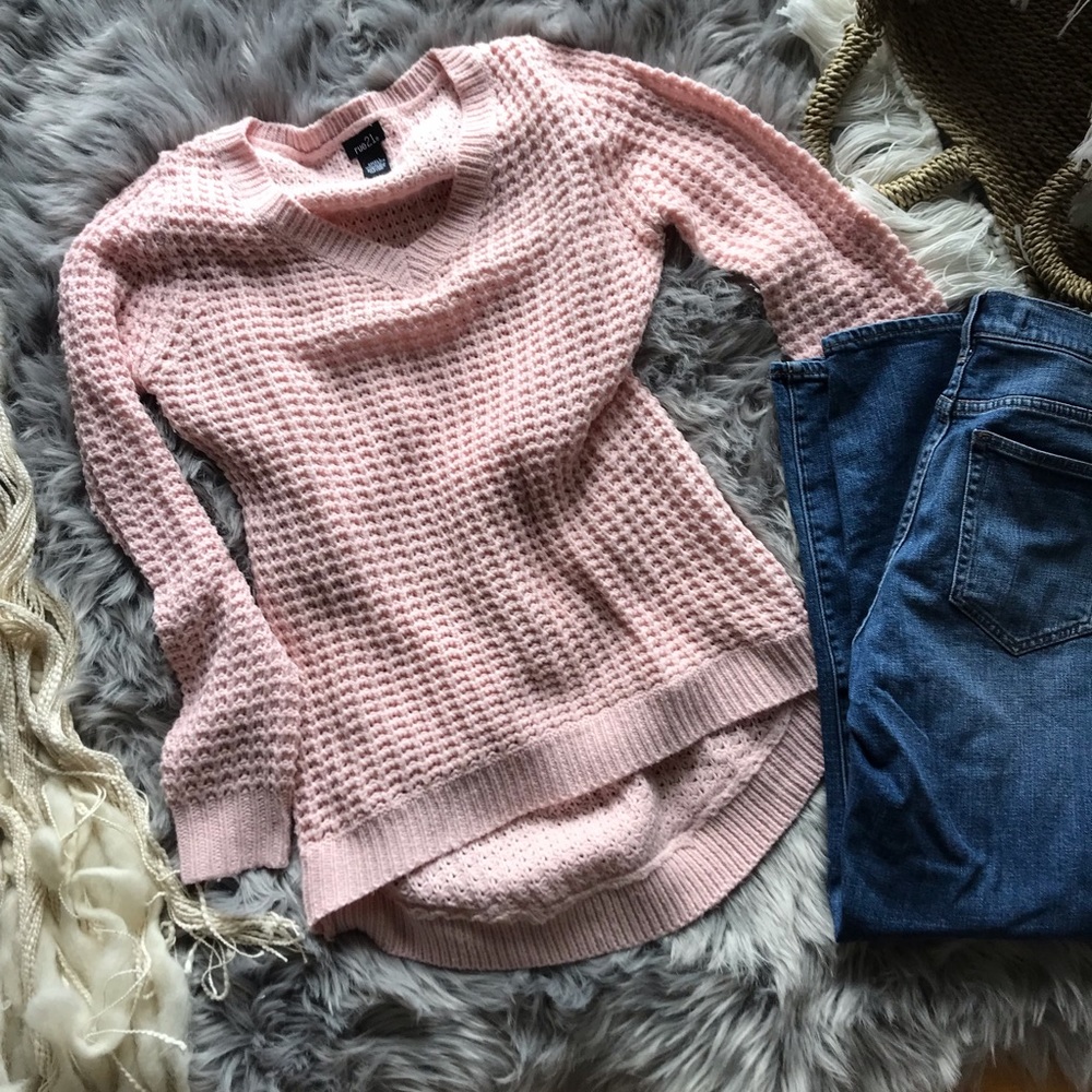Light pink sweater 💕